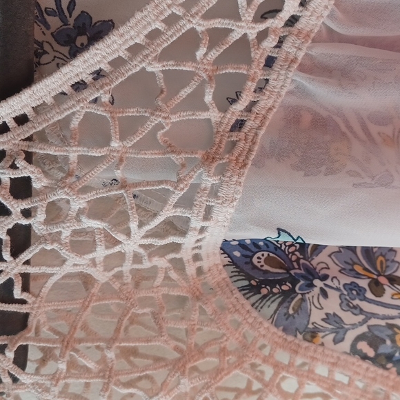 Lane Bryant White Sheer Embroidered Blue Floral 💙 size 20 Short Sleeve Blouse - Picture 4 of 9